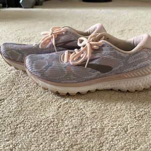 SIZE 8.5 BROOKS ADRENALINE GTS 20 PINK SNAKESKIN
